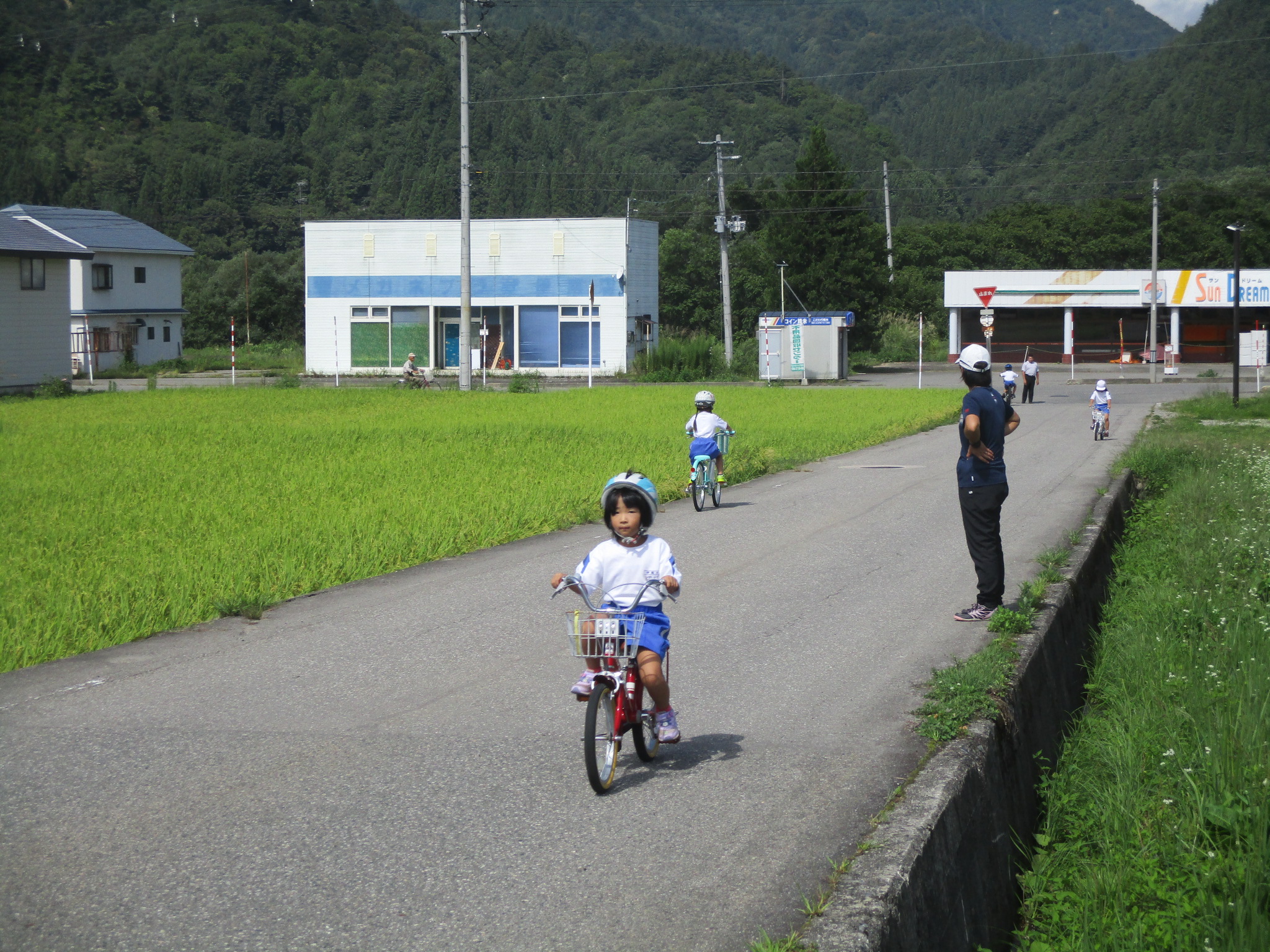 路上で自転車運転練習