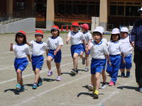 入場行進の一コマ